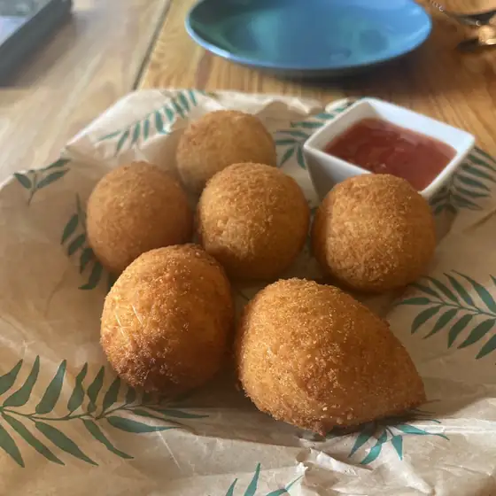 Coxinha z sosem chilli